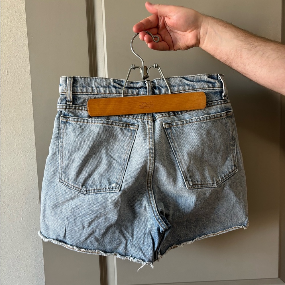 Imogene + Willie Hazel Shorts - Picture 2 of 4